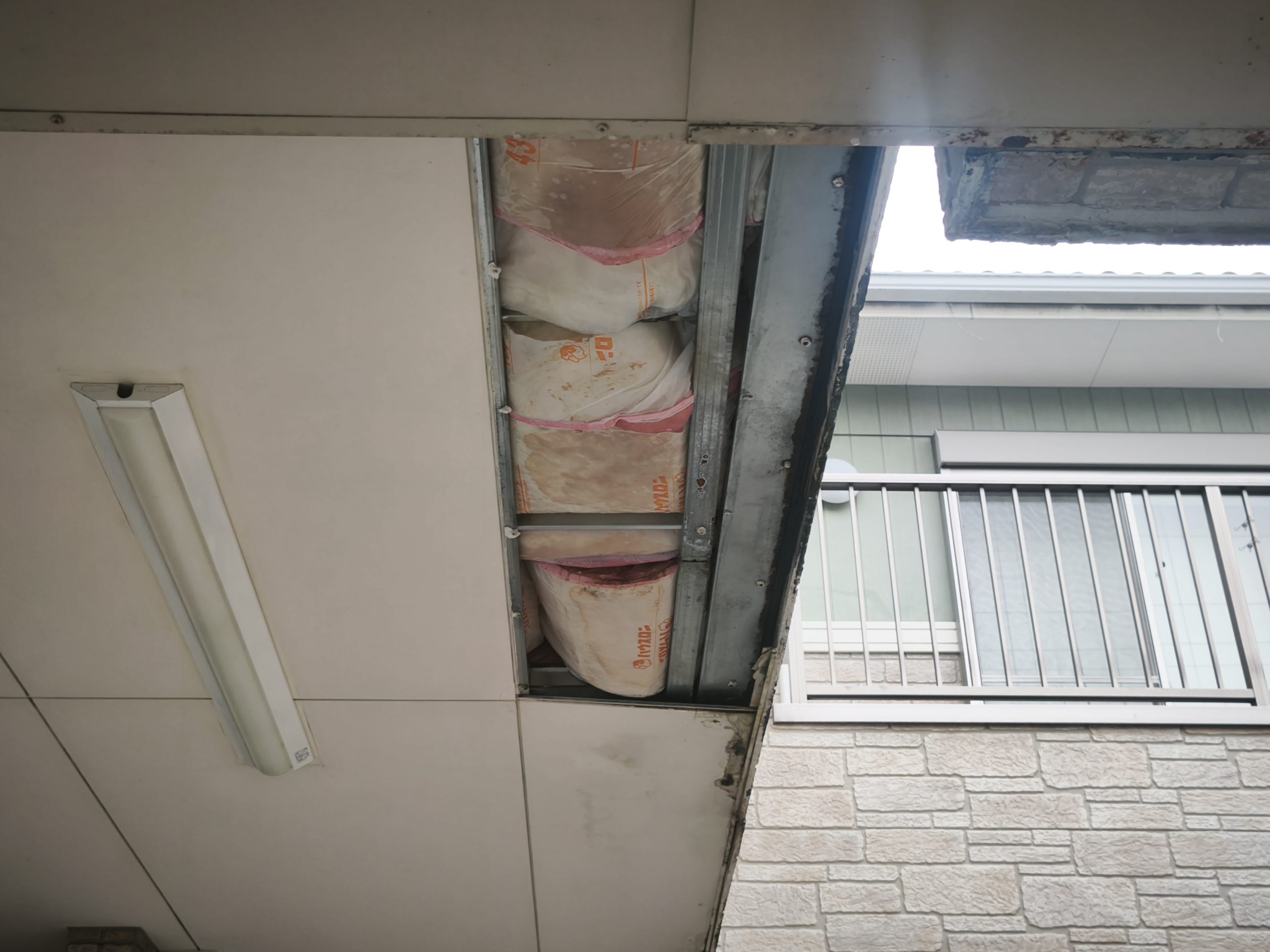 「誰か、屋根や防水を見てくれる業者さんを知らない？」から始まった一日｜四日市市でベランダ防水と軒天張替え