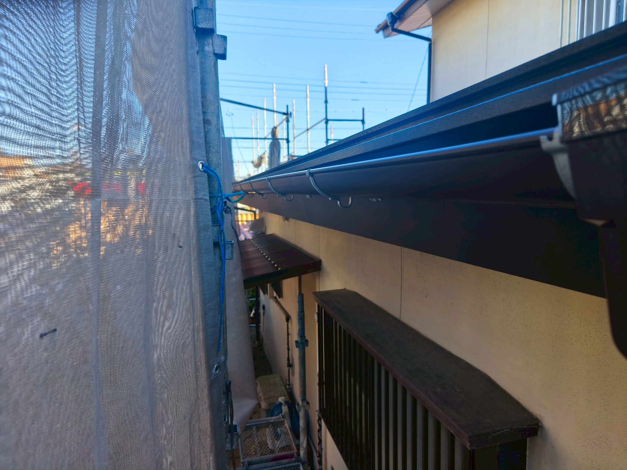 東員町鼻隠し崩落屋根葺き替え