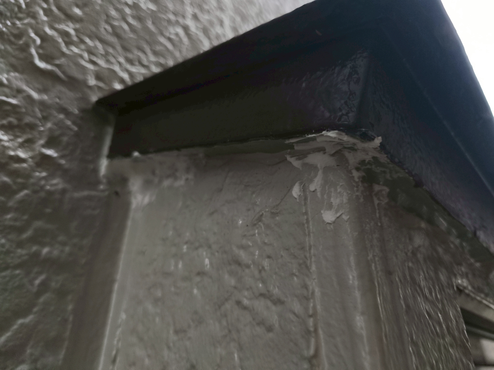 四日市市出窓の雨漏り