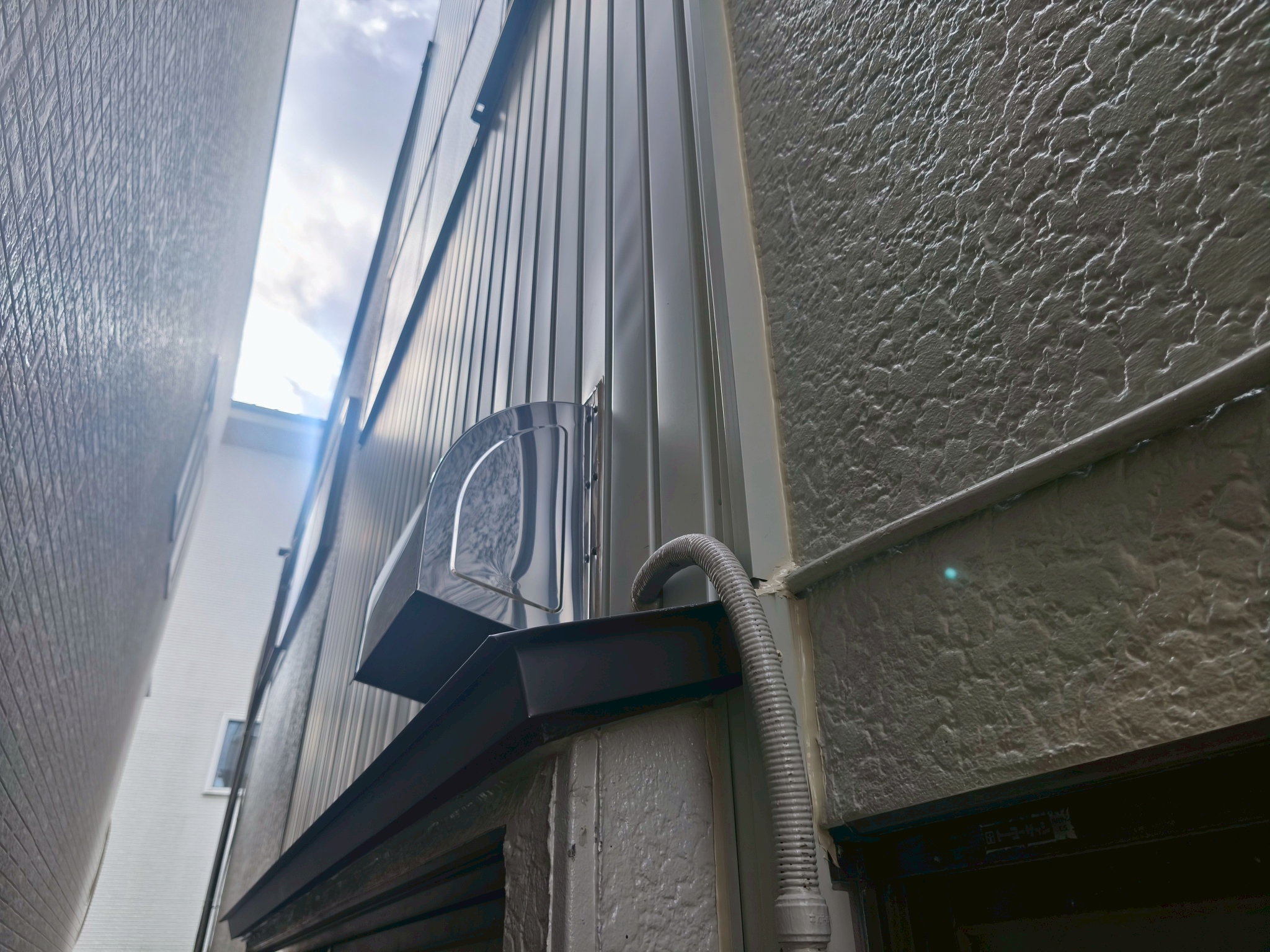 四日市市出窓の雨漏り