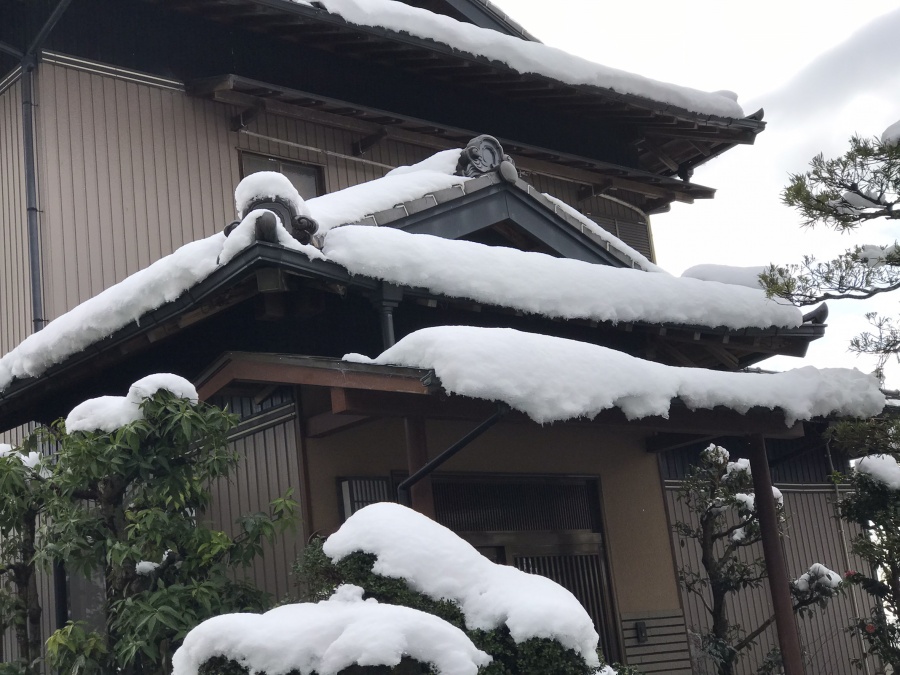 三重県北部のみなさんへ、大雪による屋根破損、雨どい破損の対処