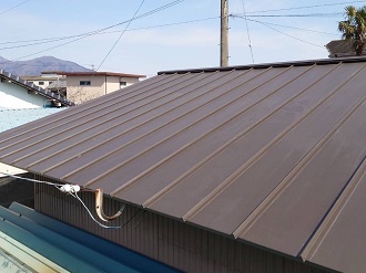 瓦棒屋根から立平葺きに屋根工事した完成写真
