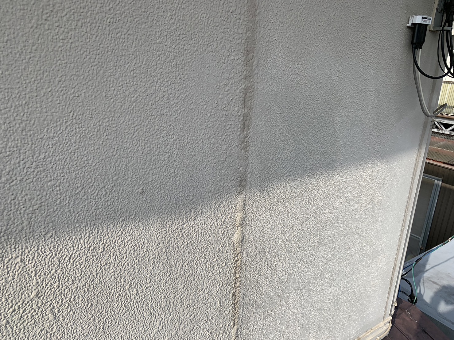 東員町の外壁の塗膜浮き