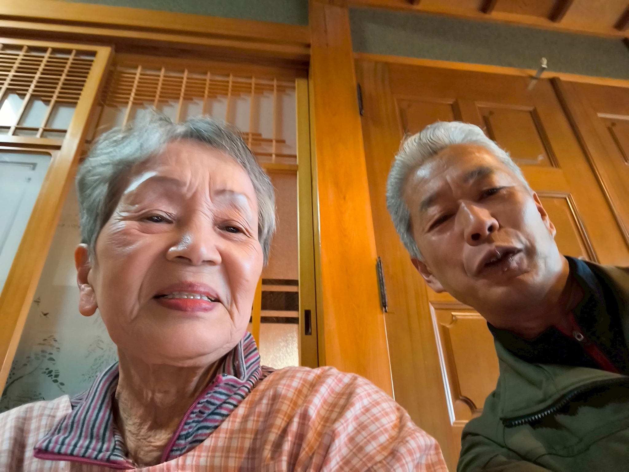 四日市市でテラス波板張り替えと鉄骨塗装工事｜「本当にきれいになった」とご夫婦でご納得いただいたお客様の声