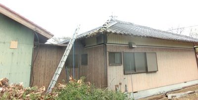 四日市市にて瓦屋根が崩れかけたお宅の現地調査！原因は雨漏れから⁉