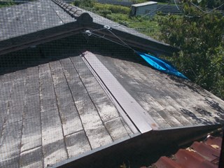 四日市の屋根カバー工法で