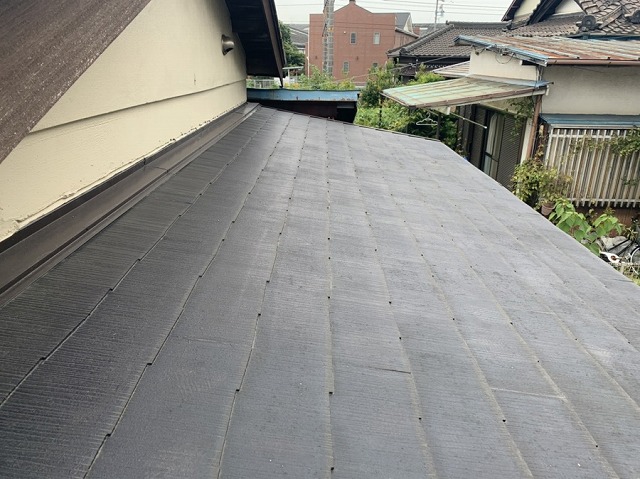 桑名市で平屋のスレート屋根のカバー工法を行いました