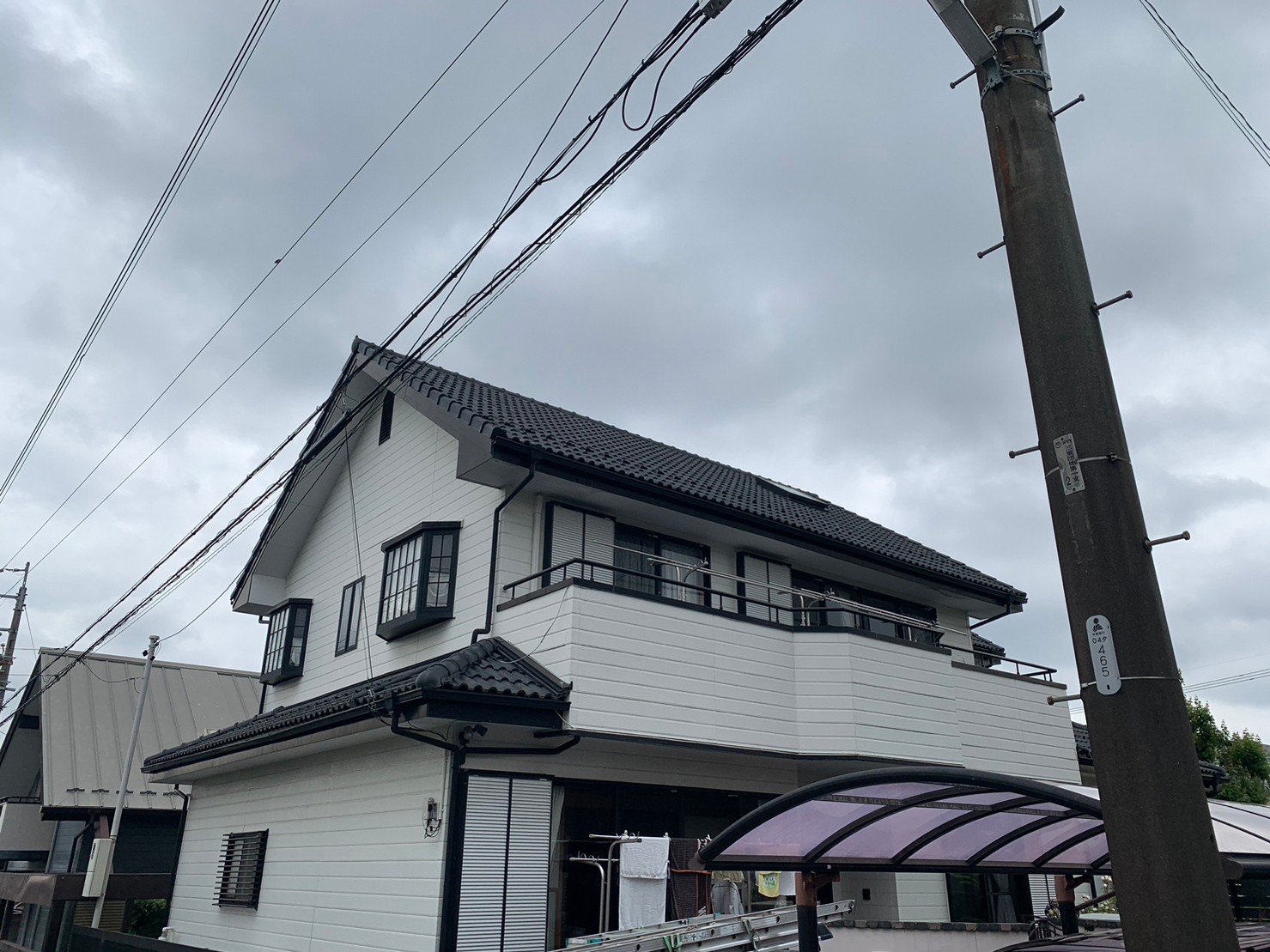 四日市市にて急勾配なモニエル瓦の天窓から雨漏り発生！現地調査